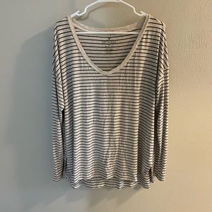 American Eagle Soft & Sexy V Neck White/Cream & Black Striped Long Sleeve
